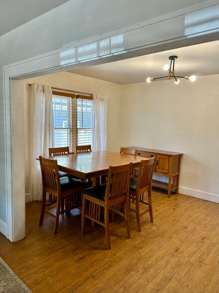 Dining Room for 6 - 1618 Scranton St S