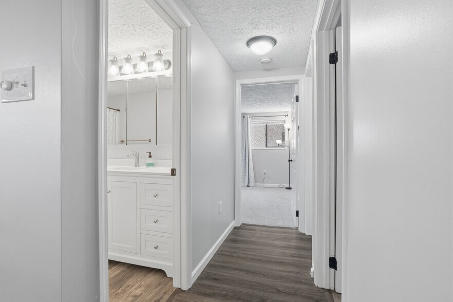 Building Photo - 1204 Dutilh Rd