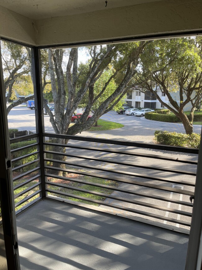 Building Photo - 102 Gardens Dr