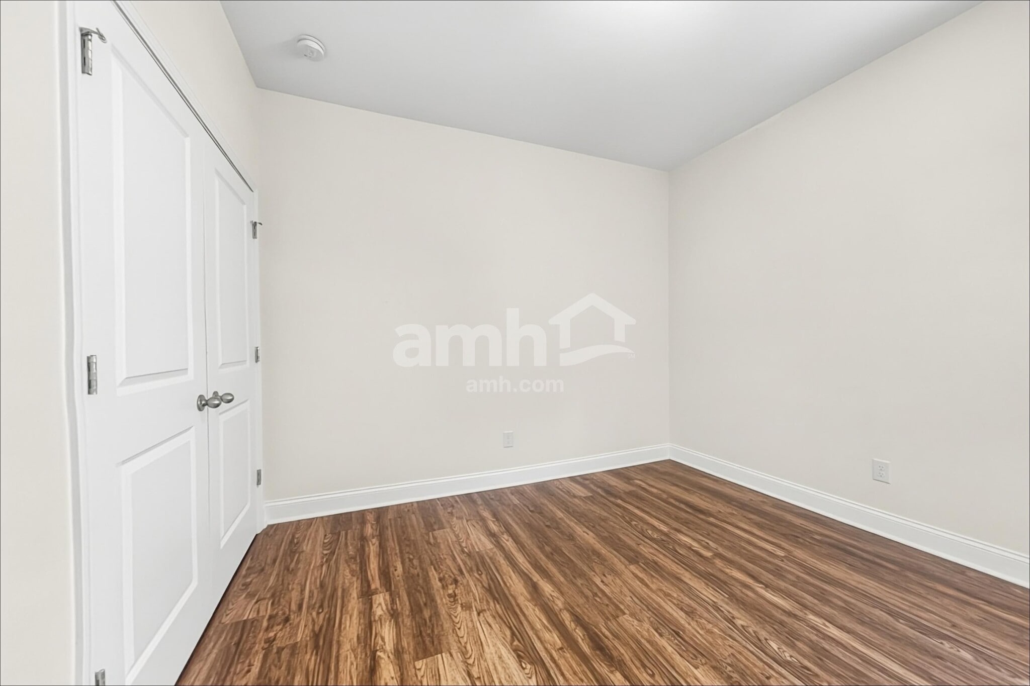 Building Photo - 118 Thatchet Dr