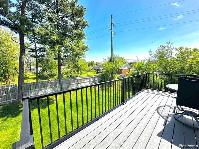 Building Photo - 5372 Rural Terrace