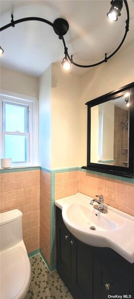 Bathroom 2 - 56 Marlboro Rd