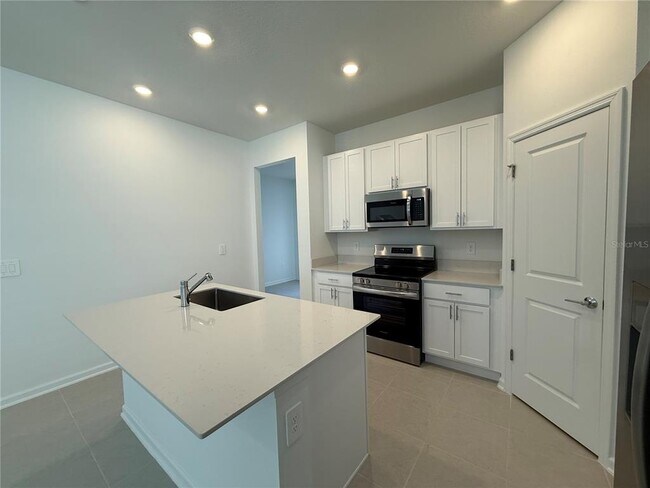 Building Photo - 734 Honeyrock St