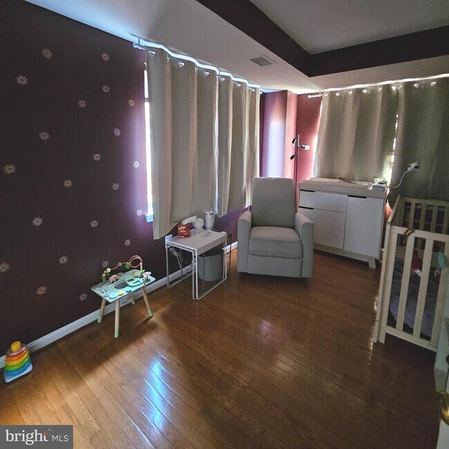 Building Photo - 505 E Braddock Rd