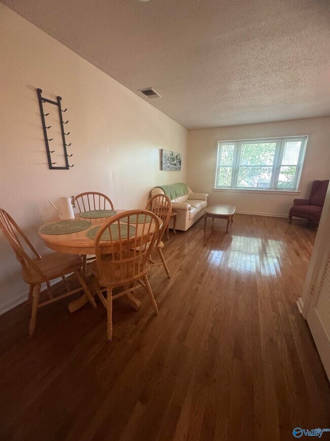 Building Photo - 2132 Belle Grove Dr SW