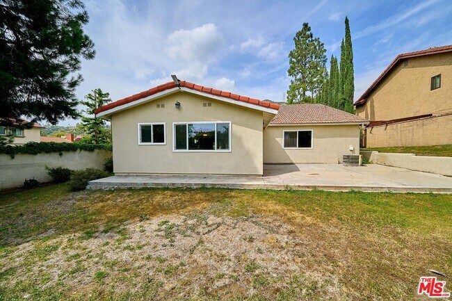 Building Photo - 2660 Conata St