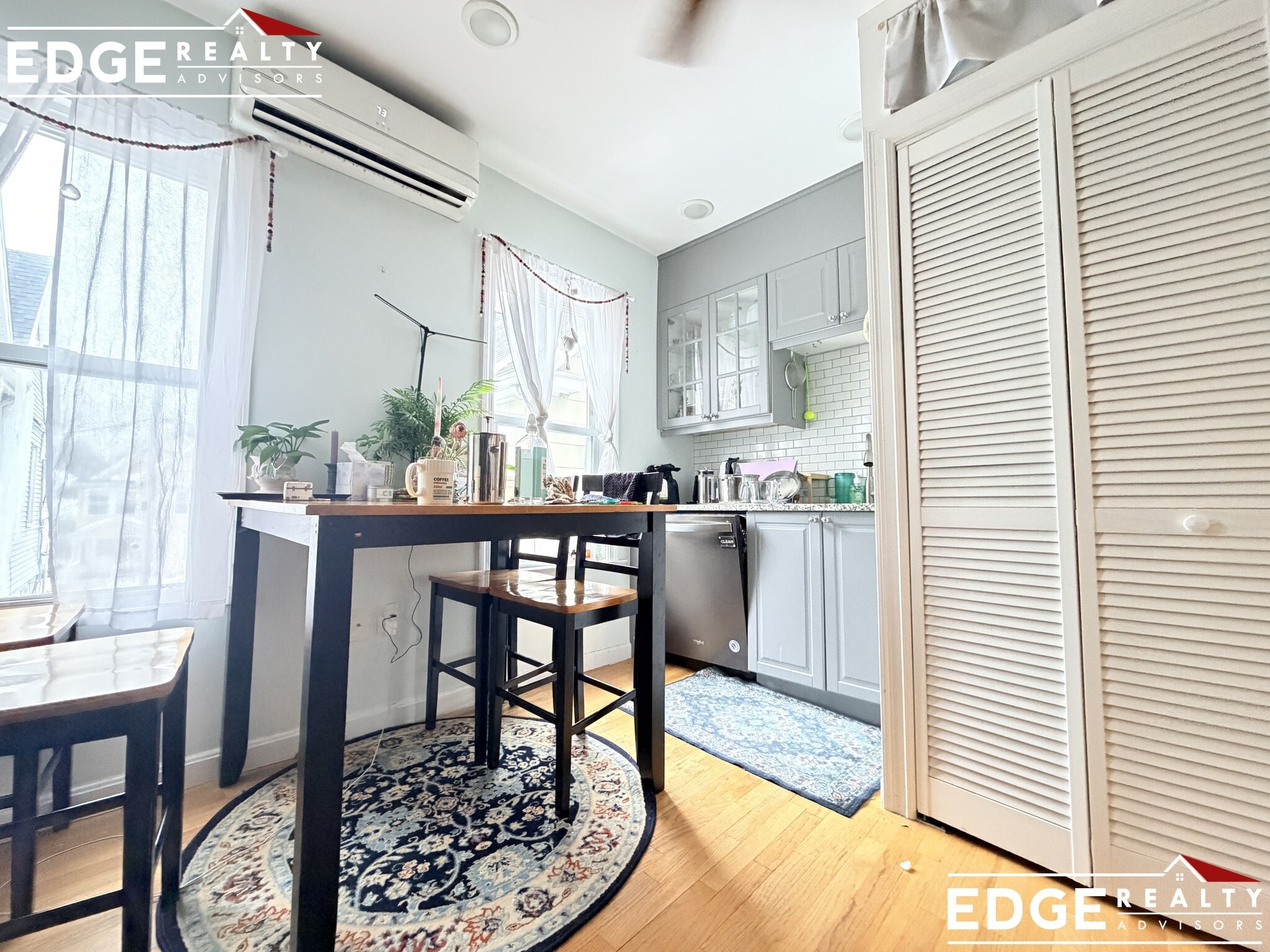 Building Photo - 21 Weitz St