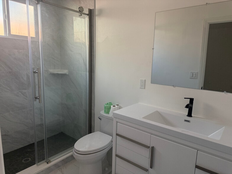 Bathroom 2 - 1077 Euclid Ave