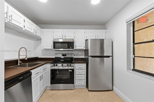 Building Photo - 10501 W Broward Blvd