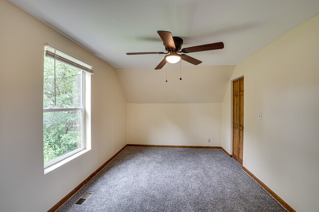 Building Photo - 407 Linden Ave