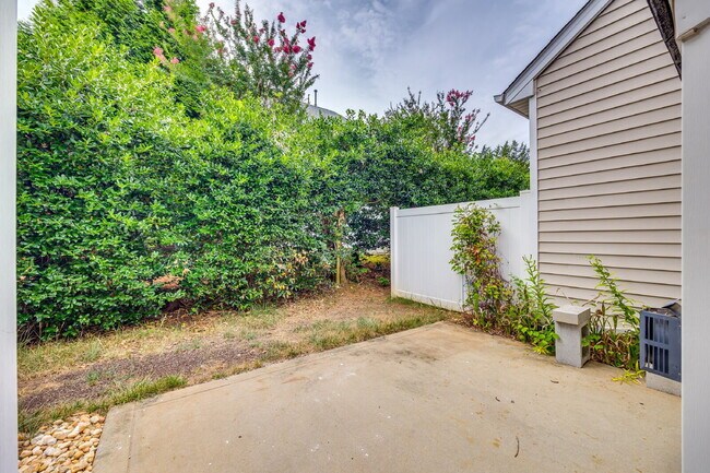Building Photo - "Charming 3-Bedroom Retreat in Fort Mill -...