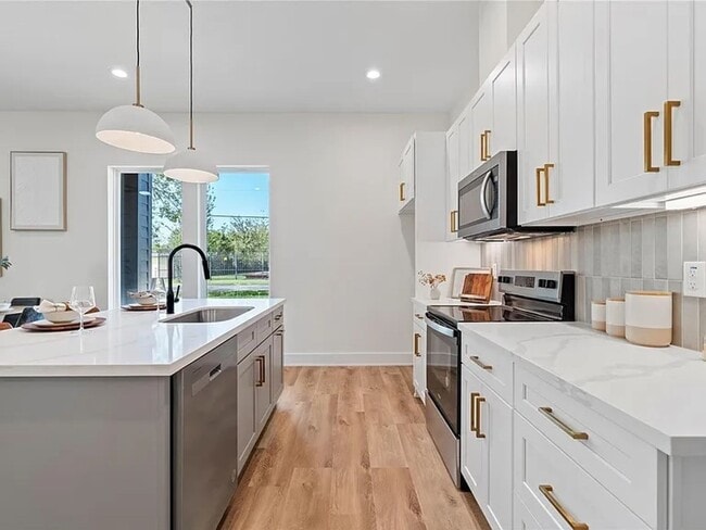 Building Photo - 6532 Weston St