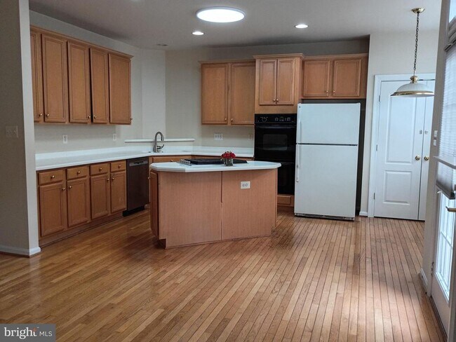 Building Photo - 2822 Laura Gae Cir