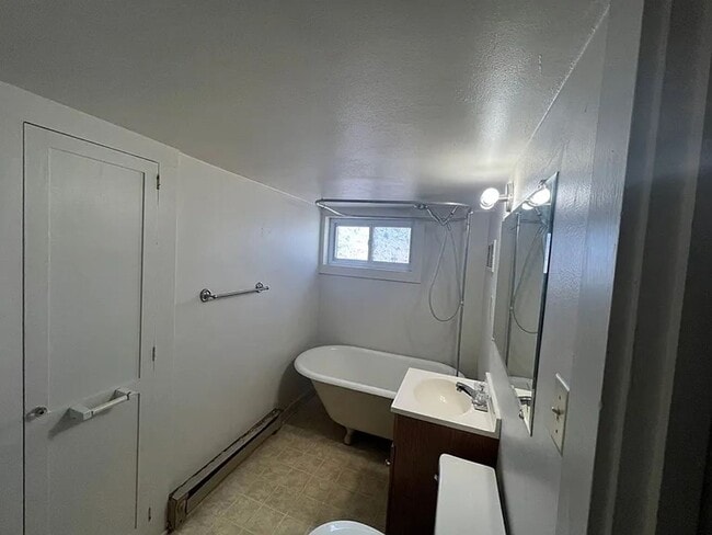 Building Photo - 636 Kickbusch St