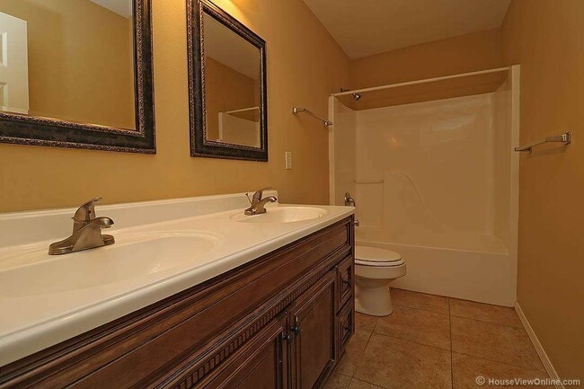 Building Photo - Brookshire 1315/1317