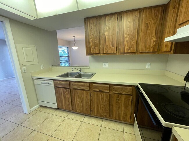 Building Photo - ANNUAL RENTAL - 1 BED / 1 BATH AT LAKEWOOD