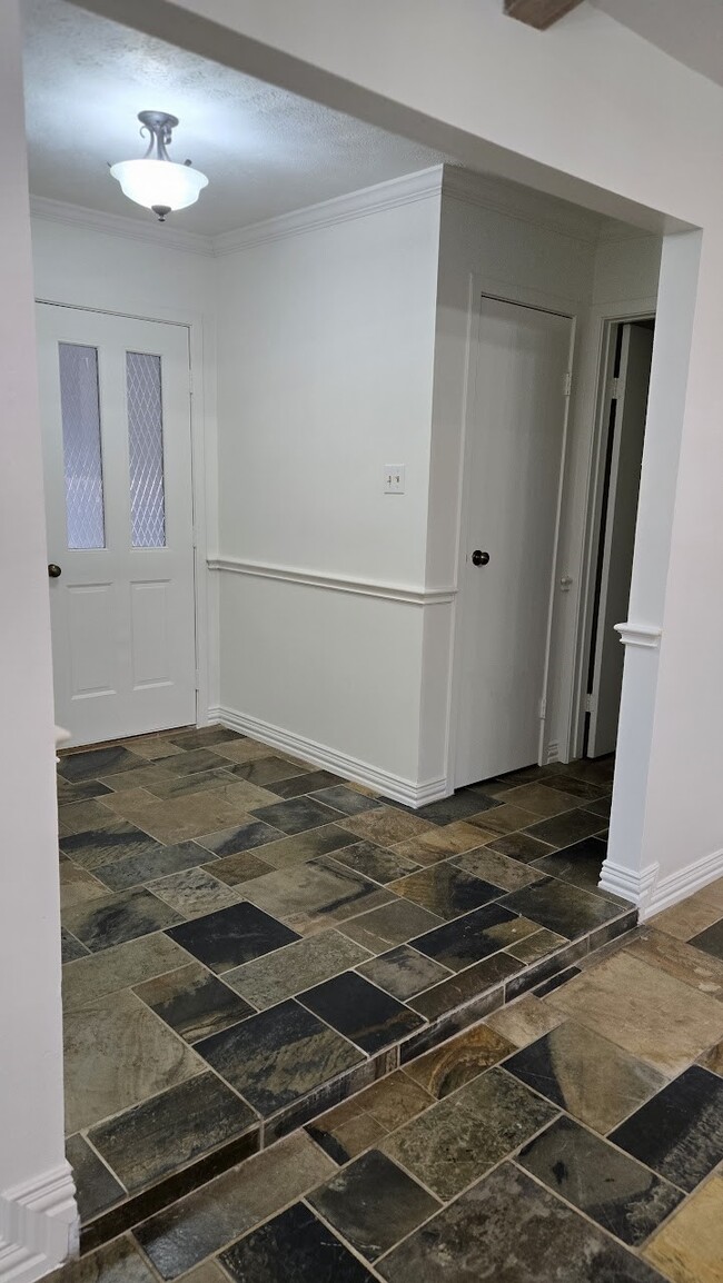 Building Photo - 2012 E Lacey Oak Cir