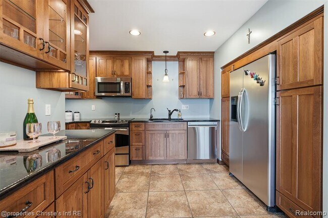 Building Photo - 2739 Lakeridge Ave