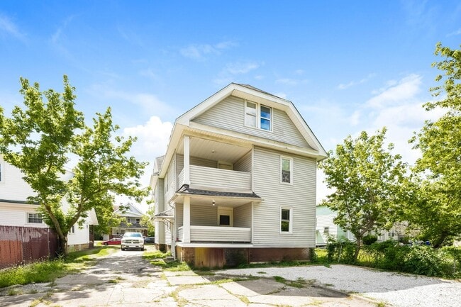 Building Photo - 4014 Cypress Ave