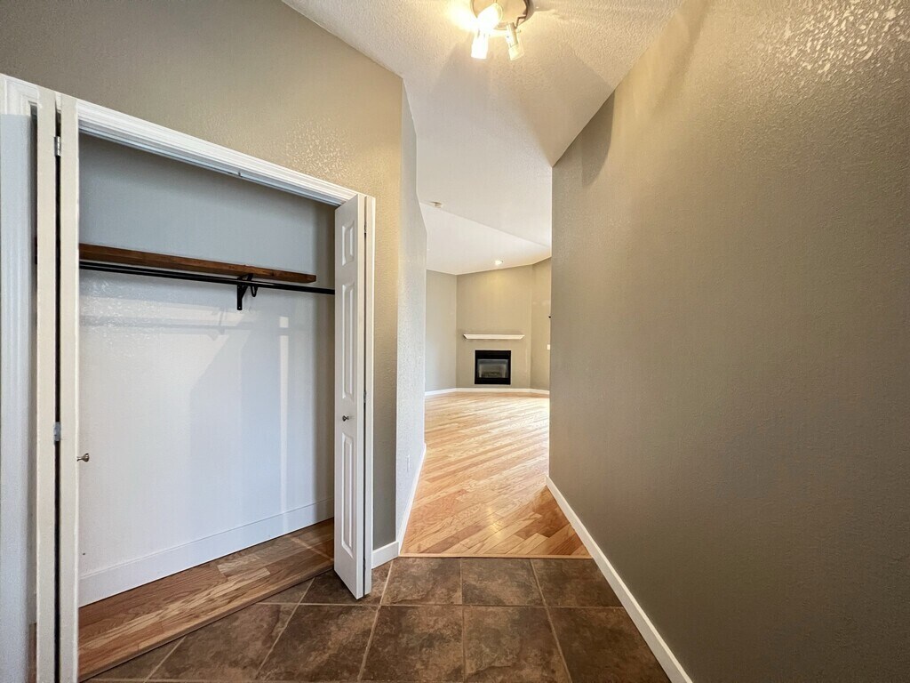 Building Photo - 3098 S Cadet Ln