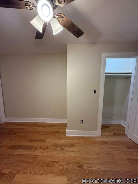 Building Photo - 2 Buckingham St