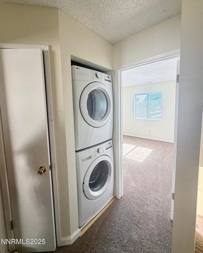 Building Photo - 4985 W 7th St