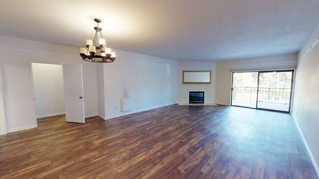 Building Photo - Spacious Condo Overlooking Spreckles Park ...