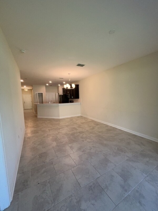 Building Photo - 1058 Quaker Rdg Ln