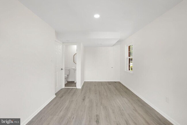 Building Photo - 8815 Tuckerman Ln