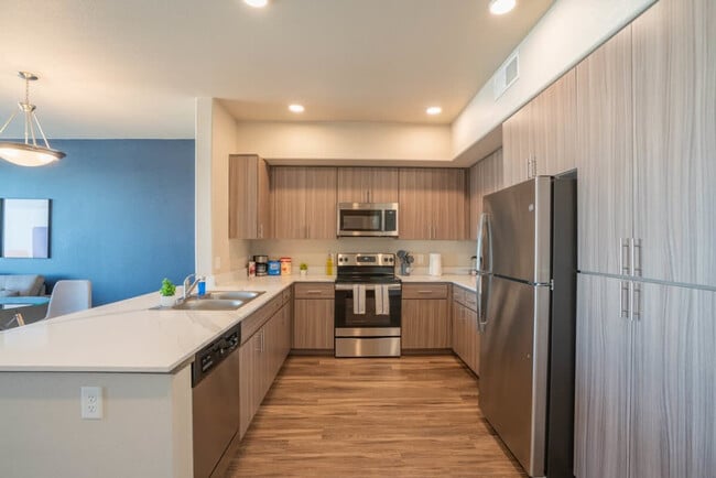 Building Photo - 1890 S Country Club Way