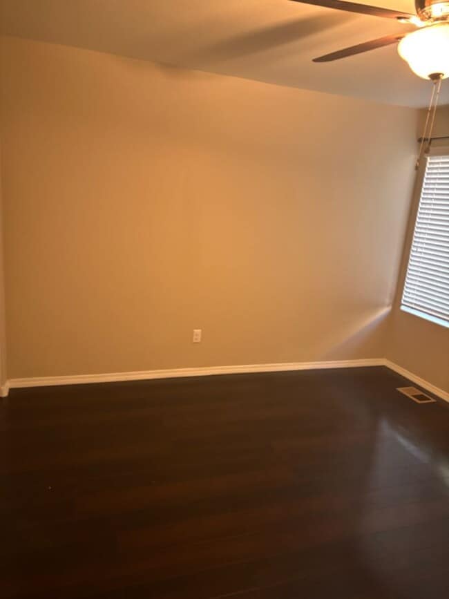 Building Photo - Executive 2 story Town house 4 Bedroom 3 b...