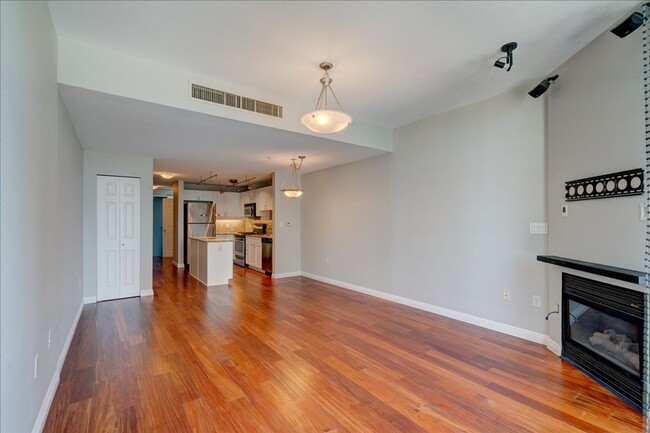 Building Photo - Remodeled 2-Bed, 2.5-Bath Townhome, 2 Park...