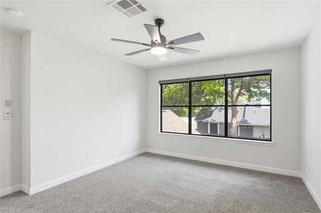 Building Photo - 2326 Dowd Ln