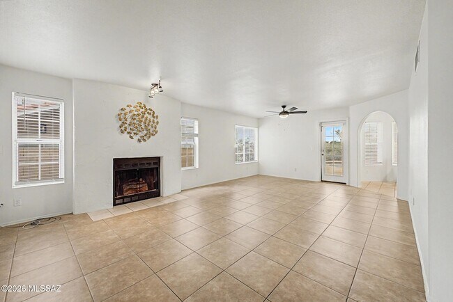 Building Photo - 11525 N Eagle Peak Dr
