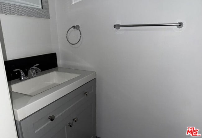 Building Photo - 1475 S Wooster St