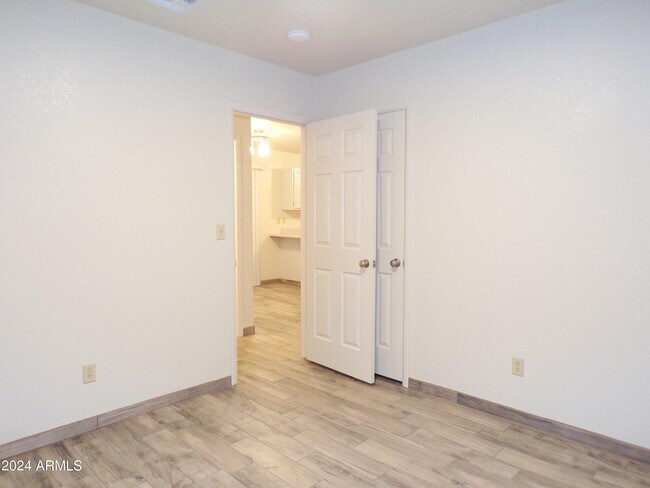 Building Photo - 4406 Buena Loma Way