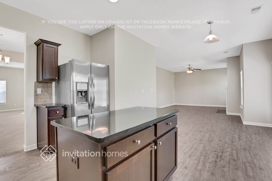 Building Photo - 605 Emporia Loop