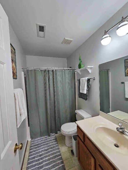 Building Photo - 1208 Raintree Dr
