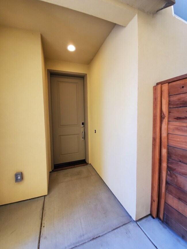 Building Photo - Contemporary Greenhaven Home with Private Backyard & Smart Features
