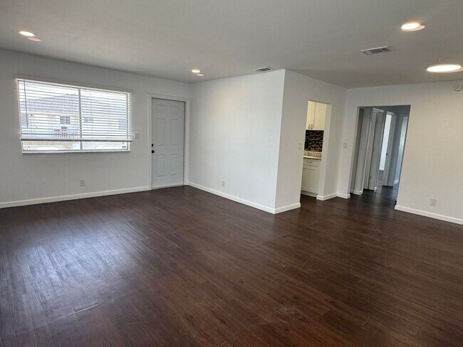 Building Photo - 206 E Tiffany Dr