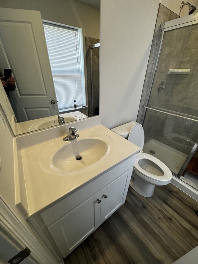 Building Photo - 122 Milburn Dr