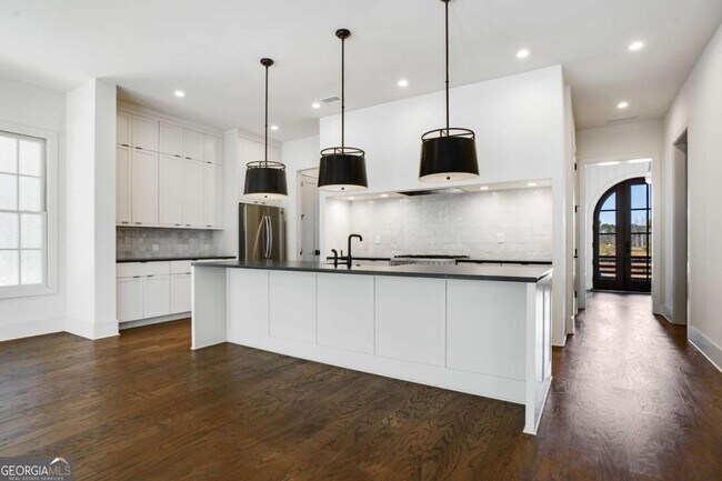 Building Photo - 160 4th St