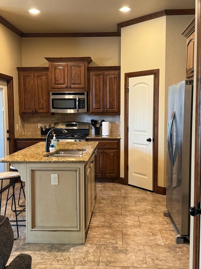 Building Photo - 3408 Enclave Ln
