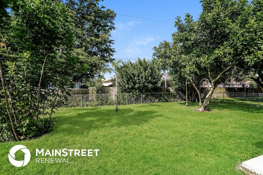 Building Photo - 525 SW 23rd Terrace