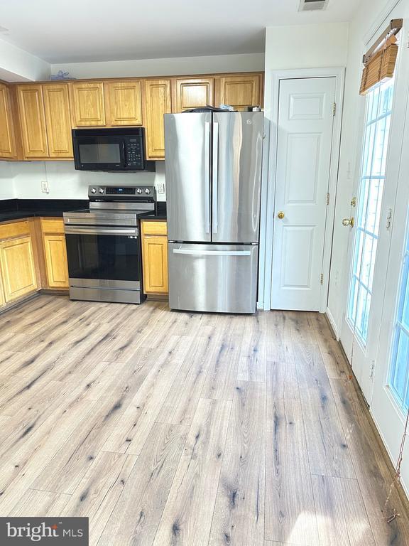 Building Photo - 20408 River Bank St