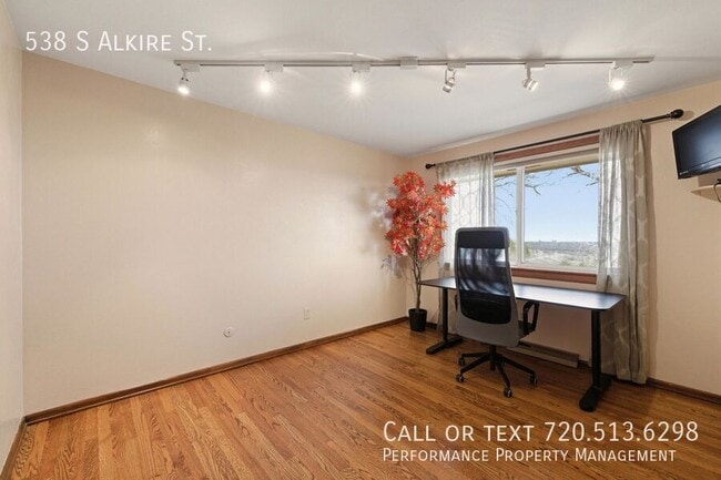 Building Photo - 538 S Alkire St