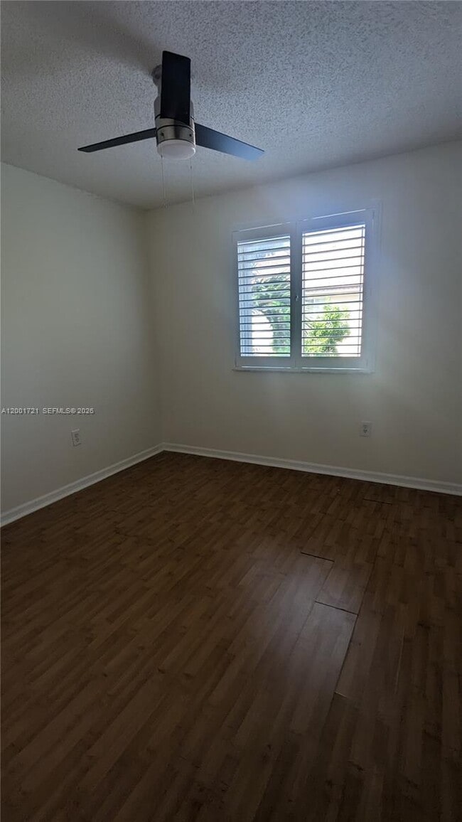 Building Photo - 213 E Forest Oak Cir