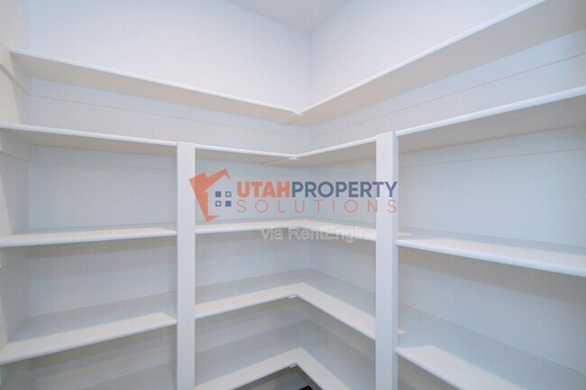 Building Photo - 2697 N Snowberry Dr