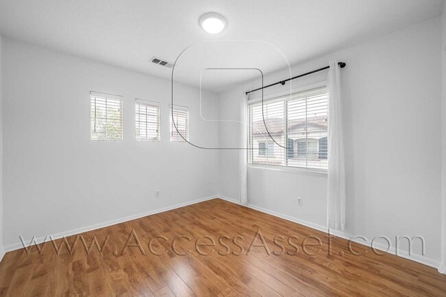 Building Photo - Spacious & Stylish 3 Bed/3.5 Bath Home In Temecula's Harveston Lake Community!