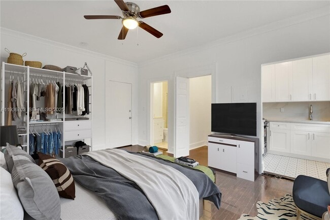 Building Photo - 1611 Michigan Ave